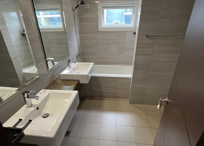 Luxury Spacious 3bedrooms With Maid's Bunkbed Massage Chair Bayview Free Pool & Parking Near Okada & Moa *