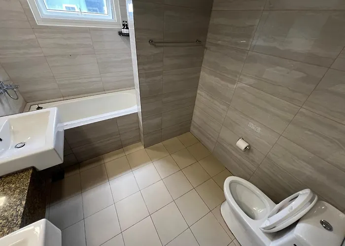 Luxury Spacious 3bedrooms With Maid's Bunkbed Massage Chair Bayview Free Pool & Parking Near Okada & Moa *